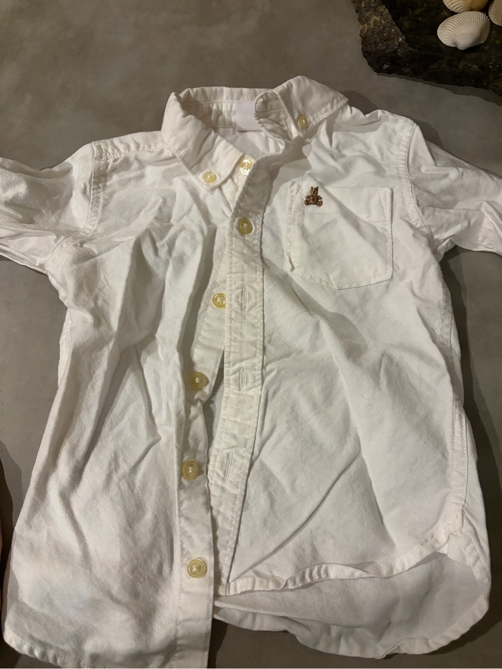 GAP White Short Sleeve Button-Down Shirt with Pocket Embroidery